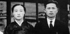 조봉암이 부인 김조이(왼쪽)와 함께 1937년 처가에서 찍은 사진. 김조이는 조봉암보다 여섯 살 어린 여성 독립운동가이자 사회주의 혁명가로 1924년 조봉암과 결혼했다.  푸른역사 제공