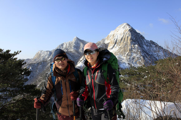 서울시립대 20년 선후배 사이로 오는 3월 함께 에베레스트 ‘무산소 무동력’ 등반을 떠나는 김창호(왼쪽)씨와 전푸르나씨. 김창호씨 제공 
