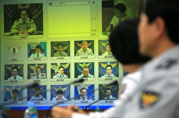 12일 오후 서울 서대문구 미근동 경찰청 치안상황실에서 김기용 경찰청장 주재로 북한 핵실험 관련 경찰청 지휘부 화상회의가 열리고 있다.  연합뉴스