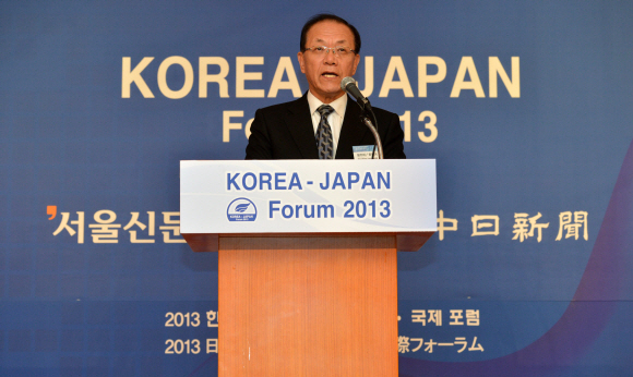 서울신문과 도쿄.주니치신문 공동 주최로 14일 서울 소공동 롯데호텔에서 열린 ‘2013 한일 미래의 길을 묻는다’ 국제포럼에서 황우여 새누리당 대표가 축사를 하고 있다.  손형준 기자 boltagoo@seoul.co.kr