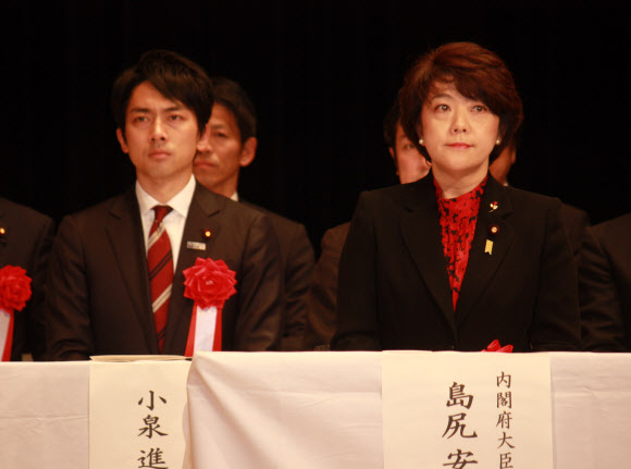 고이즈미 前 총리 아들·차관급 정부대표 참석