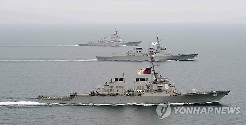 한미 연합해군이 서해 상에서 기동훈련을 펼치고 있다. 연합뉴스