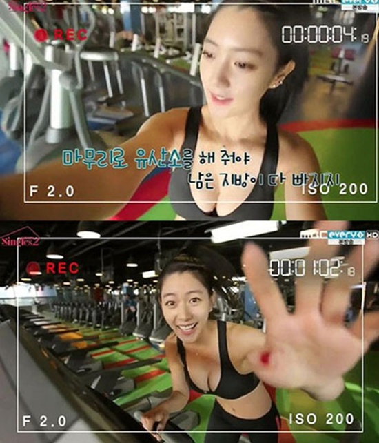방송인 클라라가 ‘싱글즈 시즌2’에서 또 노출해 논란을 빚고 있다. MBC 에브리원 ‘싱글즈 시즌2’ 캡처