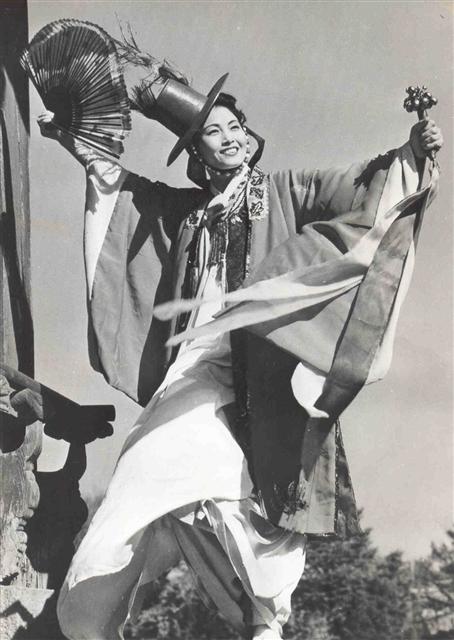 6·25전쟁을 기점으로 김백봉 선생만의 춤세계가 시작됐다. 사진은 초기작 ‘광란의 제단’(1959).
