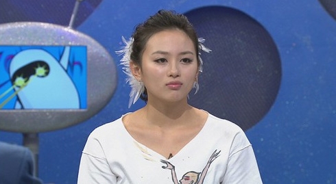 가슴이 커서 인생이 망가졌다고 주장하는 장진화씨. / tvN