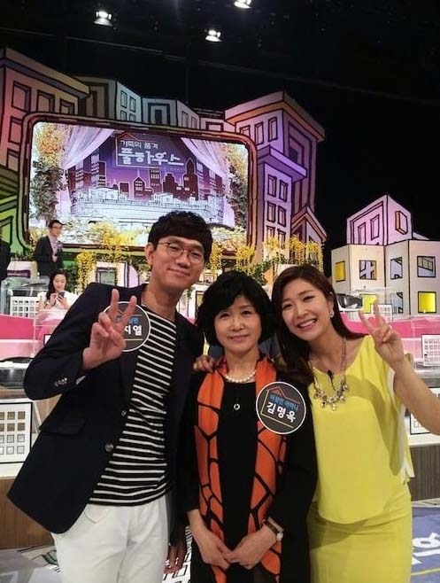 이정민 아나운서(오른쪽)과 어머니, 남편