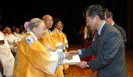 한평생 무용예술인으로서 산 김백봉 선생은 2005년 한국무용의 발전과 확산에 기여한 공로로 은관문화훈장을 받았다.