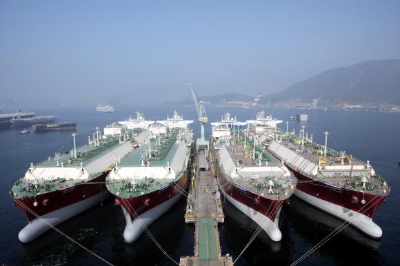 삼성중공업이 건조한 세계 최대 크기인 26만 6000t급 LNG선 4척. 삼성중공업 제공