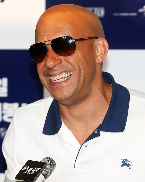 배우 빈 디젤이 13일 오후 서울 용산구 한강로3가 CGV 용산에서 열린 영화 ‘분노의 질주:더 맥시멈’언론시사회 및 기자간담회에서 환하게 웃고 있다.  연합뉴스