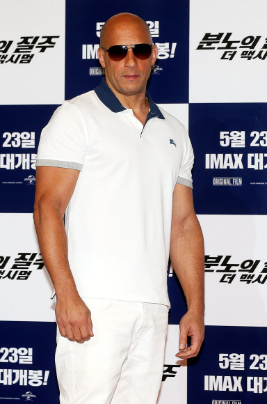 배우 빈 디젤이 13일 오후 서울 용산구 한강로3가 CGV 용산에서 열린 영화 ‘분노의 질주:더 맥시멈’언론시사회 및 기자간담회에서 포즈를 취하고 있다. 연합뉴스