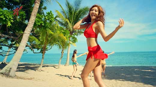 가수 손담비가 비키니 몸매를 뽐내고 있다. 농심켈로그 제공