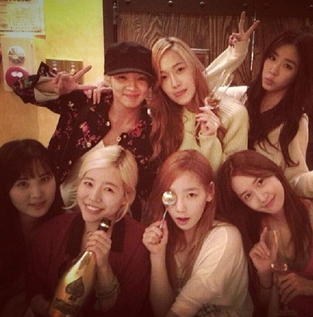 써니 생일파티에 소녀시대 멤버들이 모여 즐거운 시간을 보냈다.<br>태연 인스타그램