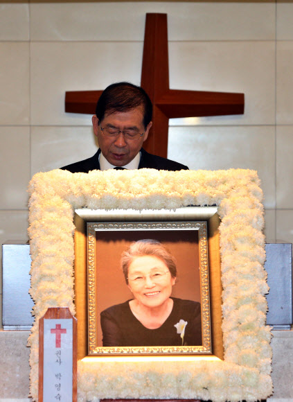 박원순 서울시장이 20일 오전 서울 서대문구 신촌동 세브란스병원에서 열린 故 박영숙 전 안철수재단 이사장 영결식에서 추도사를 하고 있다.