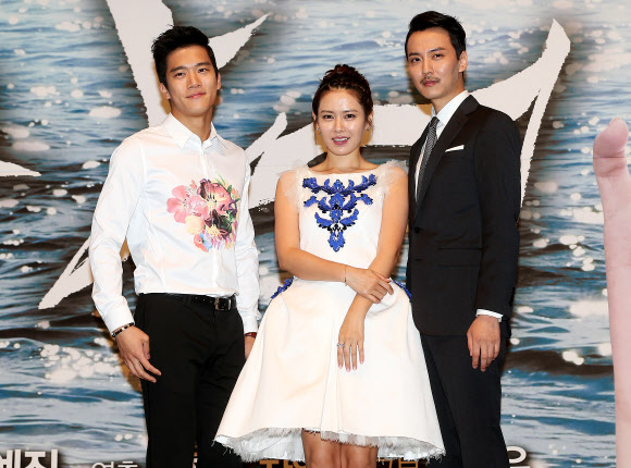 배우 하석진(왼쪽부터), 손예진, 김남길이 21일 오후 서울 강남구 대치동 컨벤션 디아망에서 열린 KBS 월화 드라마 ‘상어’제작발표회에서 포즈를 취하고 있다.  연합뉴스