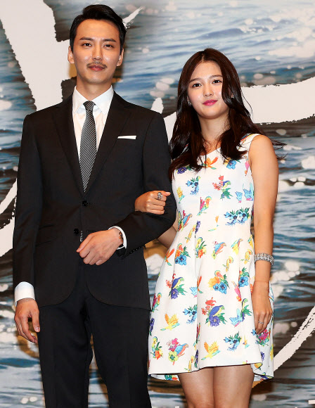 배우 김남길(왼쪽)과 남보라가 21일 오후 서울 강남구 대치동 컨벤션 디아망에서 열린 KBS 월화 드라마 ‘상어’제작발표회에서 포즈를 취하고 있다. 연합뉴스