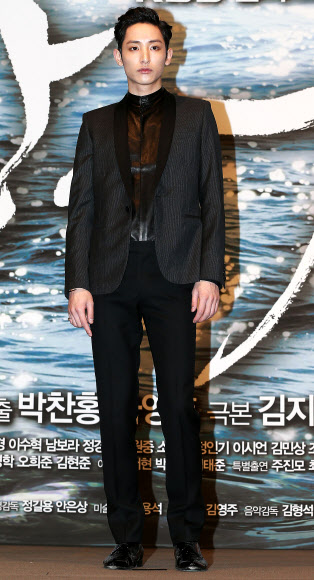 배우 이수혁이 21일 오후 서울 강남구 대치동 컨벤션 디아망에서 열린 KBS 월화 드라마 ‘상어’제작발표회에서 포즈를 취하고 있다. 연합뉴스