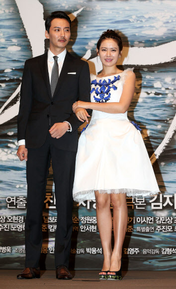 배우 김남길(왼쪽)과 손예진이 21일 오후 서울 강남구 대치동 컨벤션 디아망에서 열린 KBS 월화 드라마 ‘상어’제작발표회에서 포즈를 취하고 있다. 연합뉴스