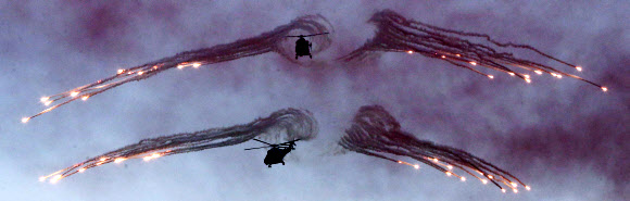 우리나라가 세계 11번째로 개발한 한국형 기동헬기(KUH) 수리온이 22일 충남 논산 육군항공학교 활주로를 이동하고 있다. 육군은 이날 논산 육군항공학교에서 전력화를 마친 수리온을 언론에 처음 공개하고 각종 기능 시범을 선보였다. 연합뉴스