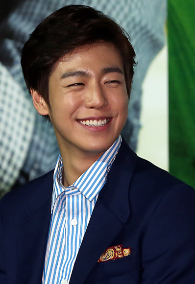 27일 오후 서울 동대문 메가박스에서 열린 영화 ‘은밀하게 위대하게’ 언론시사회에서 배우 이현우가 밝게 웃고 있다.  연합뉴스