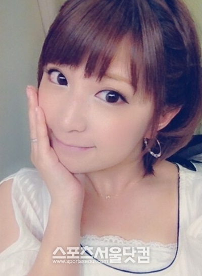 희대의 불륜사건으로 일본인들을 충격에 빠뜨린 야구치 마리에게 불륜상대가 더 있었다는 증언이 속출하고 있다./야구치 마리 블로그