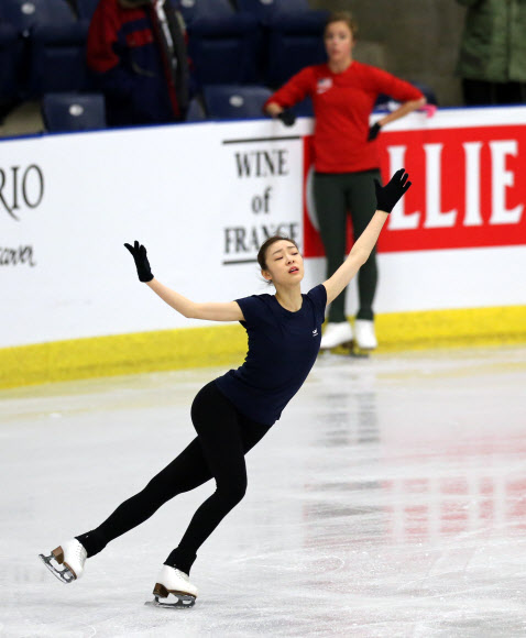 2013 국제빙상경기연맹(ISU) 세계피겨선수권대회에 출전해 프리 경기를 앞둔 한국의 피겨여왕 김연아가 16일(한국시각) 캐나다 온타리오주 런던 웨스턴 페어센터에서 훈련하고 있다.  연합뉴스