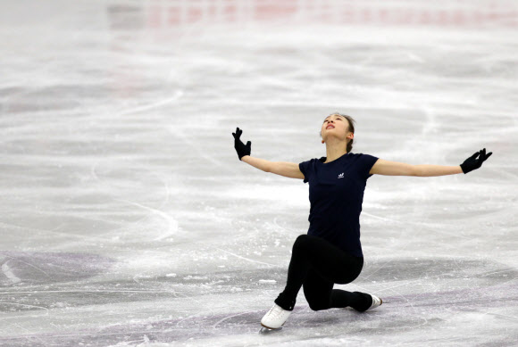 2013 국제빙상경기연맹(ISU) 세계피겨선수권대회에 출전해 프리 경기를 앞둔 한국의 피겨여왕 김연아가 16일(한국시각) 캐나다 온타리오주 런던 웨스턴 페어센터에서 훈련하고 있다.  연합뉴스