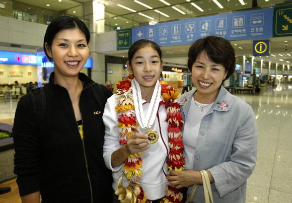 피겨 국제대회 첫 우승 김연아 귀국
