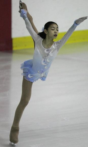 이것이 세계 정상급 솜씨 한국 피겨 사상 첫 국제대회 우승에 빛나는 ‘은반의 요정’ 김연아가 3일 오후 태릉 실내빙상장에서 열린 ‘제59회 종합피겨스케이팅선수권’대회에서 연기를 선보이고 있다. 연합뉴스