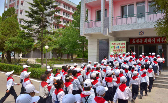 조선소년단 창립(6월6일) 67주년을 앞두고 평양시를 비롯한 전역의 20개 소년단 야영소에서 야영이 시작됐다고 조선중앙방송이 5일 보도했다.  연합뉴스