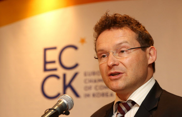 인사말하는 틸로 헬터 ECCK 회장