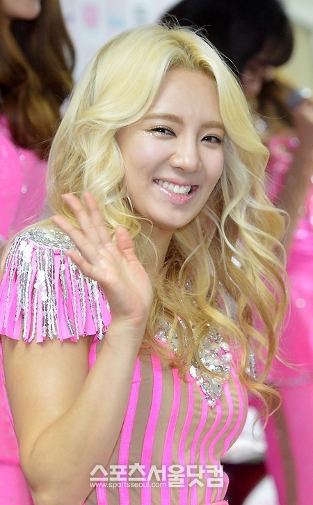 효연DL 착시 의상으로 눈길을 끌었다./ 스포츠서울닷컴DB