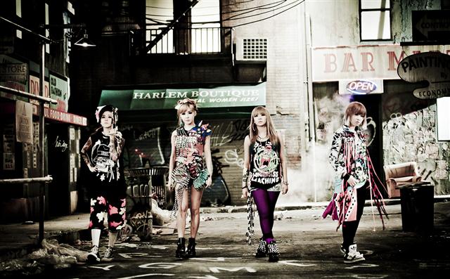 두번째 미니앨범에 수록된 5곡을 연속 히트시키며 국내외에서 높은 인기를 끌고 있는 2NE1. 왼쪽부터 산다라박, 박봄, 씨엘, 공민지 서울신문 포토라이브러리