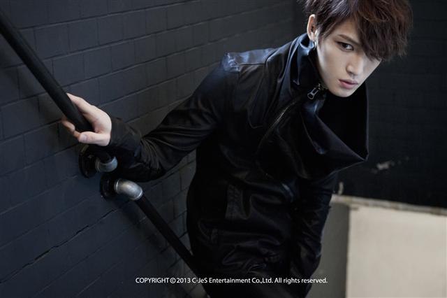 JYJ 멤버 김재중, 록음악으로 솔로 데뷔.