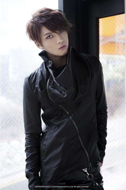 JYJ 멤버 김재중, 록음악으로 솔로 데뷔.