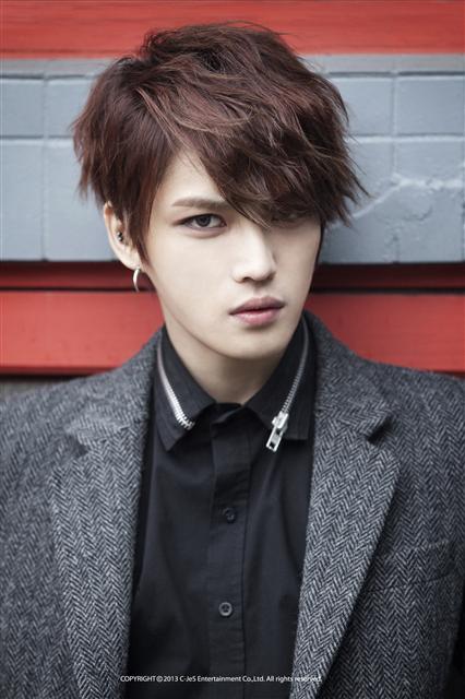 JYJ 멤버 김재중, 록음악으로 솔로 데뷔.