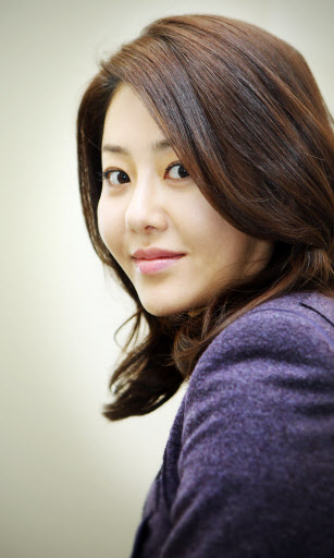 탤런트 고현정.  평범한 주부에서 첫 여성대통령으로 변모하는 드라마 ‘대물’ 서혜림역.