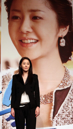 탤런트 고현정.  평범한 주부에서 첫 여성대통령으로 변모하는 드라마 ‘대물’ 서혜림역.