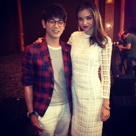 미란다커 키가 네티즌들 사이에서 화제다. / 사진=에릭남 트위터