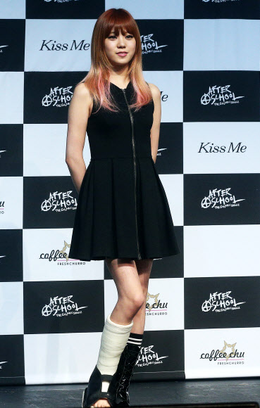 싱글 음반 발표한 애프터스쿨 리지 여섯 번째 싱글 음반 ‘첫사랑’을 발표한 그룹 애프터스쿨이 13일 오후 서울 마포구 서교동 롯데카드 아트센터에서 열린 기자간담회에서 포즈를 취하고 있다. 연합뉴스