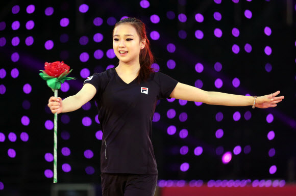 ‘리듬체조 요정’ 손연재가 14일 오후 경기도 고양체육관에서 열린 리듬체조 갈라쇼 ‘LG휘센 리드믹 올스타즈 2013’ 미디어 공개 리허설에서 연기를 펼치고 있다.