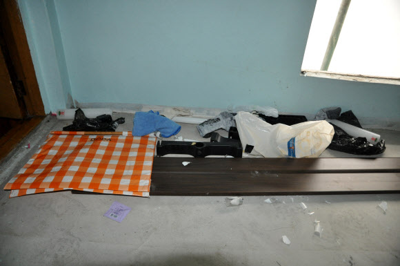 탈주범 이대우 은신처 탈주범 이대우가 부산에 잠입한 것으로 확인된 가운데 이대우의 은신처였던 부산 수영구 민락동의 한 재건축 주택 모습. 연합뉴스