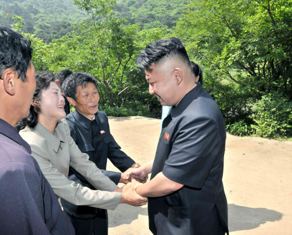 김정은 국방위원회 제1위원장이 평안북도 창성에 위치한 유평혁명사적지를 최근 시찰했다고 조선중앙통신이 16일 보도했다.    평양 조선중앙통신=연합뉴스