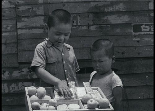 영화 ‘태양의 거리’ 한 장면. <<한국영상자료원 제공>><br>연합뉴스