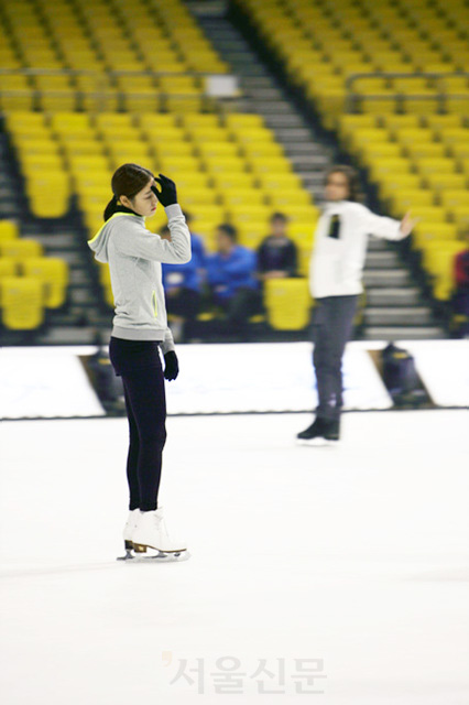 20일 잠실 올림픽공원 체조경기장에서 열린‘2013 삼성 올댓스케이트’공개 리허설에서 김연아 선수가 연기를 선보이고 있다. 장고봉PD goboy@seoul.co.kr