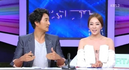 박은영 아나운서(오른쪽)의 착시 의상이 네이즌들의 관심을 끌고 있다.<br>KBS ‘연예가 중계’ 방송 캡처