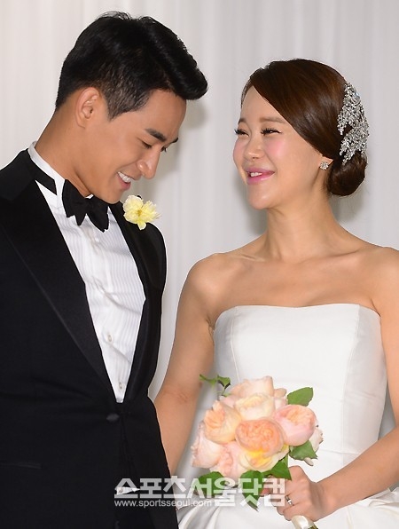 정석원(왼쪽)의 아내 백지영이 유산했다고 알려져 팬들을 안타깝게 하고 있다.