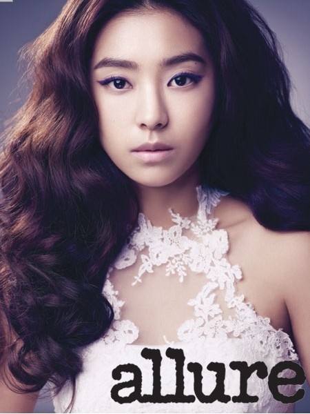 씨스타 보라가 화보를 통해 색다른 매력을 발산해 화제다.<br>얼루어 제공