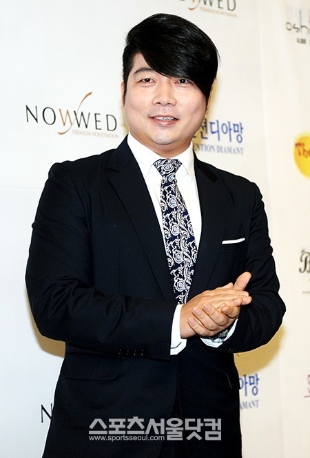 김재욱이 10살 연하의 여자친구와 결혼계획을 밝혔다. <br>스포츠서울닷컴