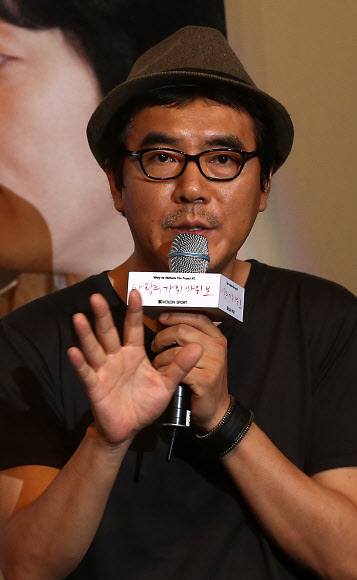 작품 설명하는 김지운 감독 4일 오후 서울 왕십리 CGV에서 열린 영화 ‘사랑의 가위 바위 보’배리어프리버전 상영회에서 김지운 감독이 작품을 설명하고 있다. 연합뉴스