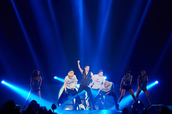 지난 20일 오후 태국 방콕에 있는 시암 파라곤에서 김준수의 두 번째 아시아 투어 콘서트가 열렸다.  <<씨제스엔터테인먼트 제공>>